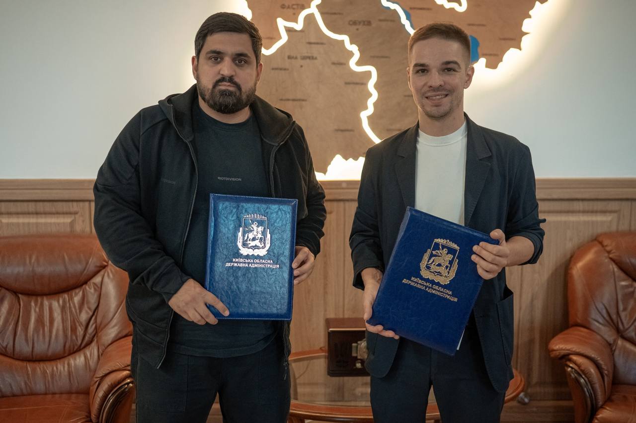 Представники Київської ОВА та EdEra під час оформлення співпраці