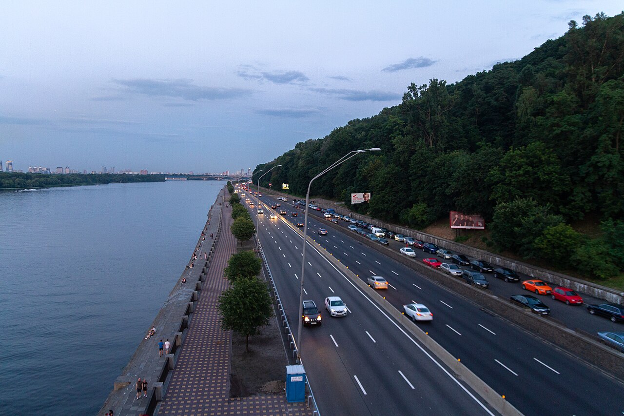 Набережне шосе в Києві